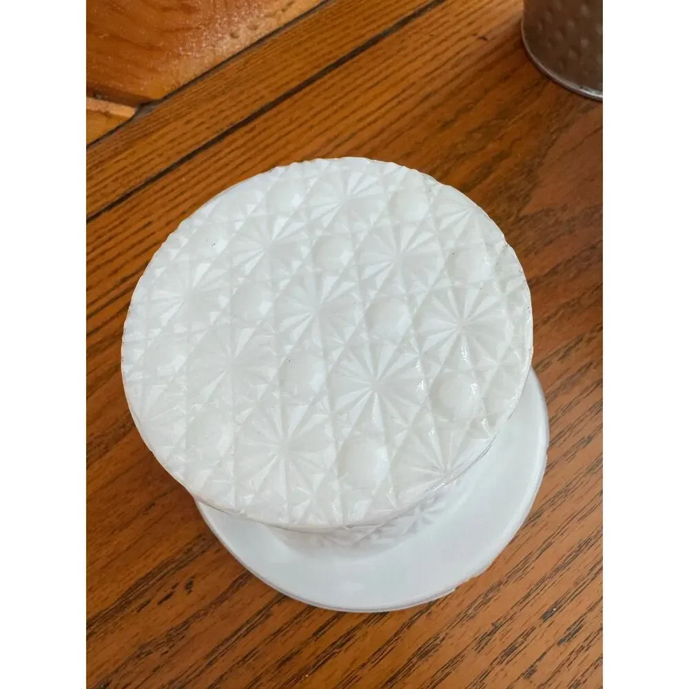 Vintage Fenton Milk Glass Top Hat Daisy and Button Pattern - Picture 9 of 12